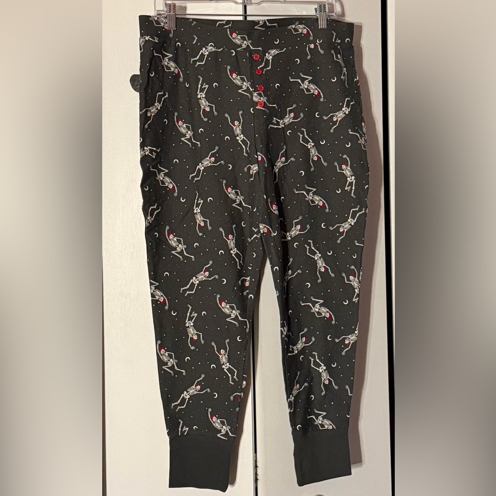 Torrid Foxy Button Full Length Sleep Legging Dancing Santa Skellies